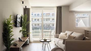 Apartamento - Acceso para personas de movilidad reducida, Terraza | Living area | 40-inch flat-screen TV with digital channels