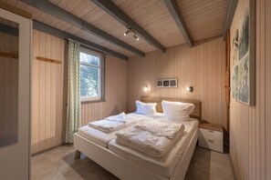 3 Schlafzimmer, Reisekinderbett