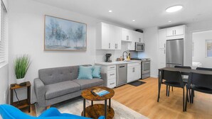 A modern apartment with a living room, kitchen, and dining area. - The Cloudbreak Townhome - 88 Walkscore! (Seattle)