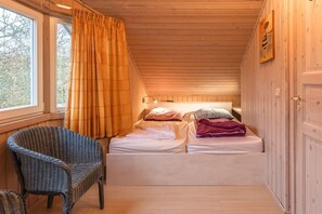 3 Schlafzimmer, Reisekinderbett