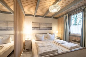 3 عدّة غرف نوم وسرير سفر