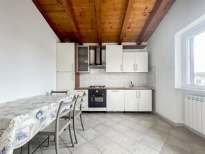 Private kitchen - Il Pettirosso Comfortable Holiday Residence (Montignoso)