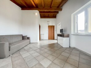 Living area - Il Pettirosso Comfortable Holiday Residence (Montignoso)