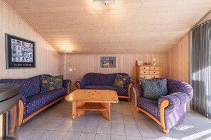 Una Smart TV, una chimenea