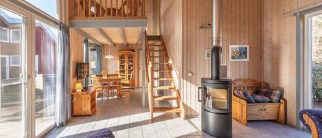 Una Smart TV, una chimenea