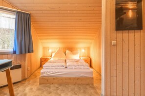 3 عدّة غرف نوم وسرير سفر