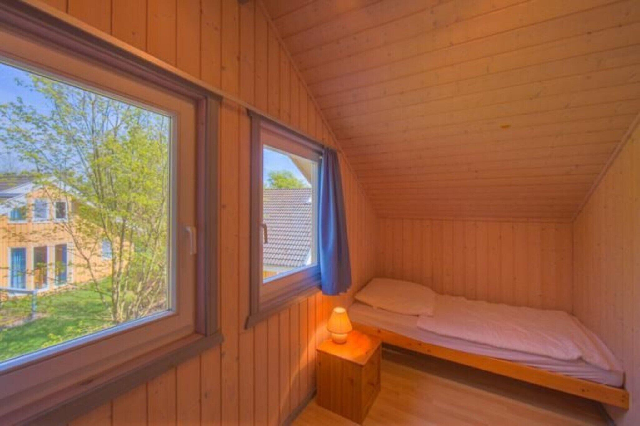 3 室のベッドルーム、旅行用ベビーベッド