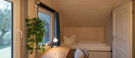 3 bedrooms, travel crib