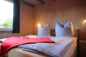 3 bedrooms, travel crib