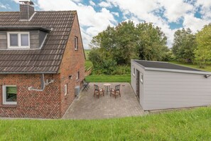 Outdoor dining - Small cottage on Nordstrand for individualists (Nordstrand)