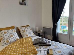 1 habitación, tabla de planchar con plancha, wifi y ropa de cama 