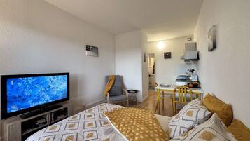 1 bedroom, iron/ironing board, WiFi, bed sheets