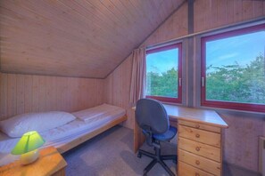 3 室のベッドルーム、旅行用ベビーベッド