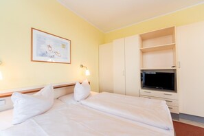Travel cot