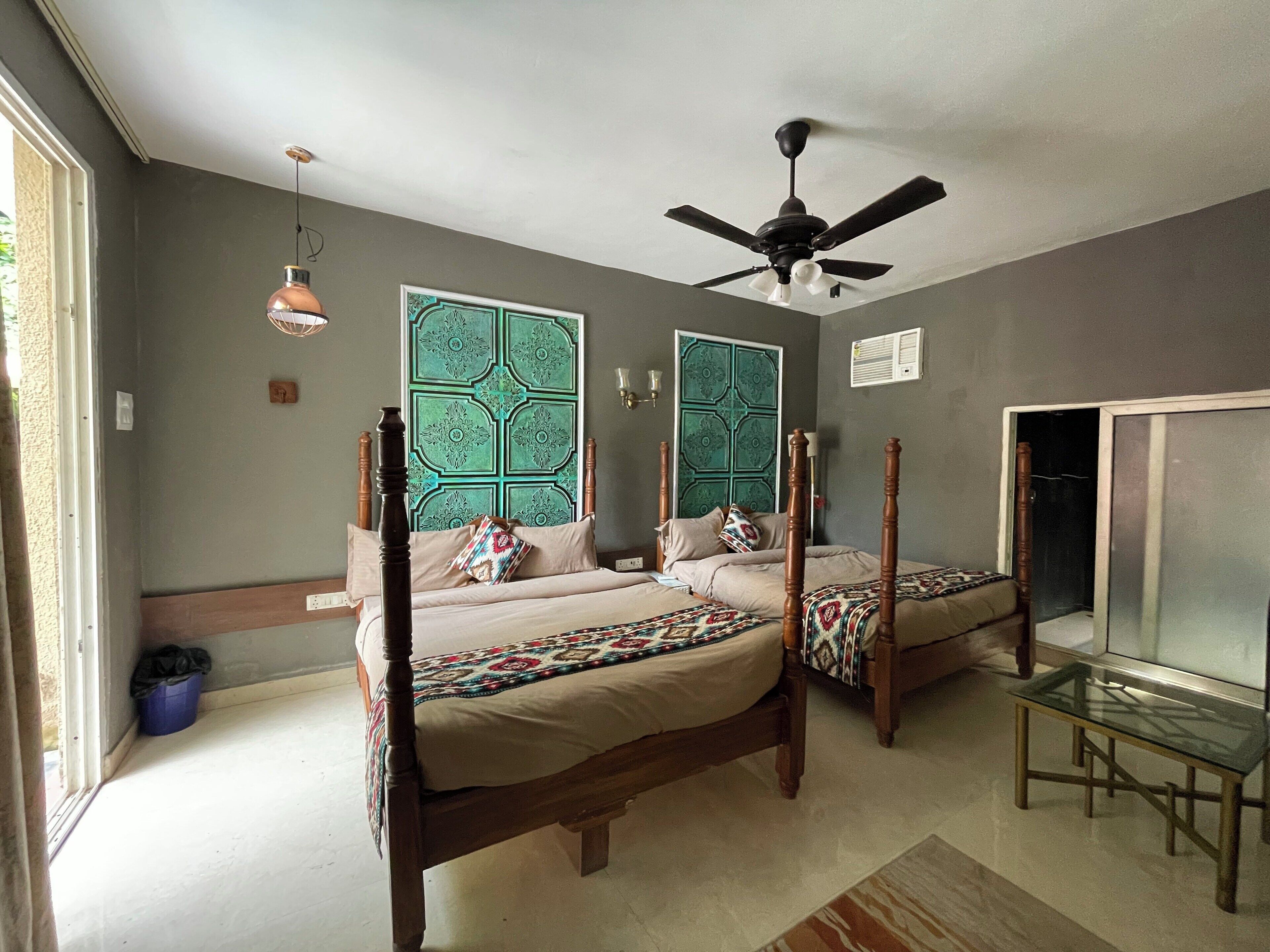 Economy-Zimmer | Hochwertige Bettwaren, Betten mit Memory-Foam-Matratzen, Bettwäsche