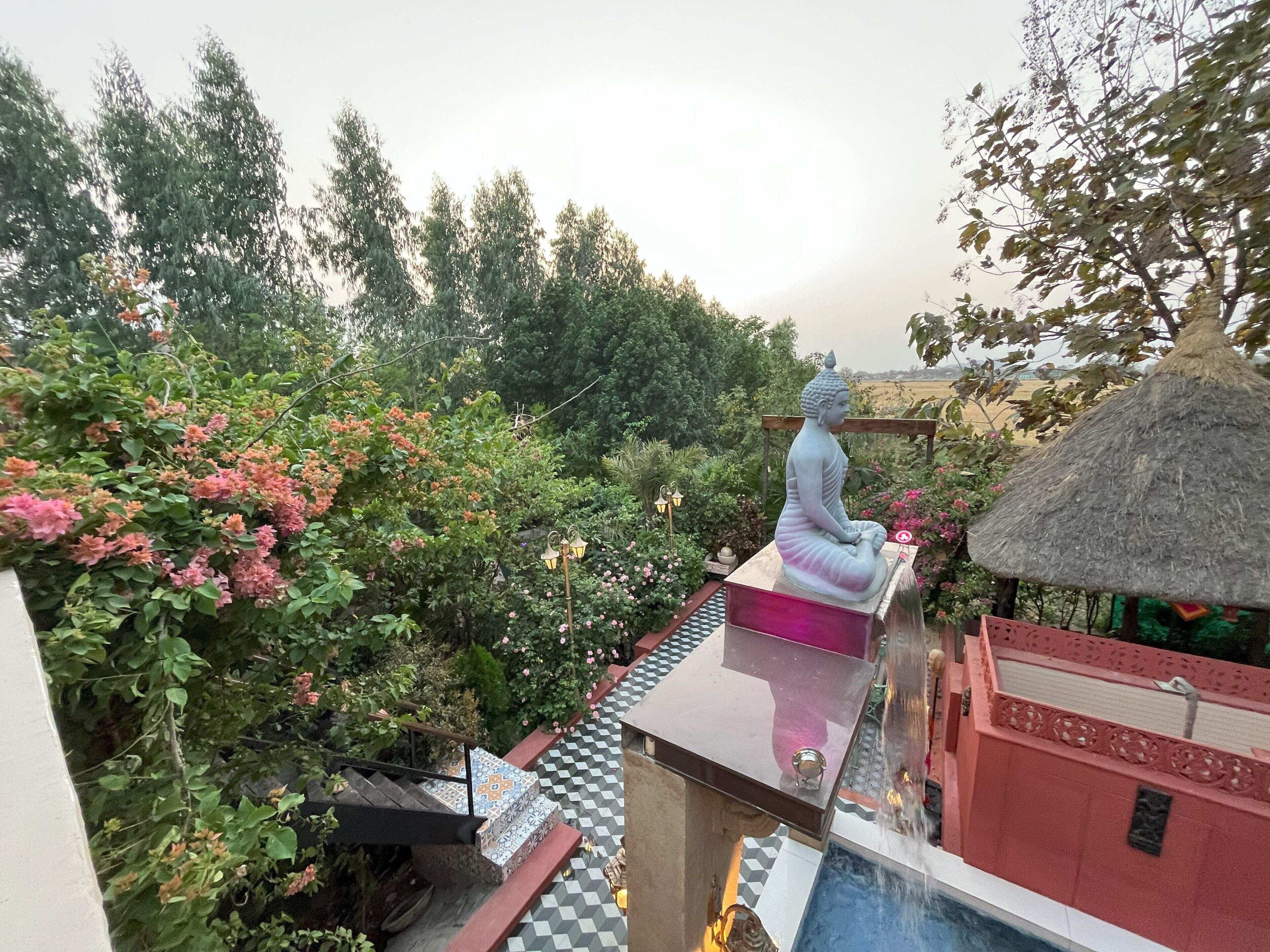 Elite Room | Living area | 24-inch LCD TV with cable channels