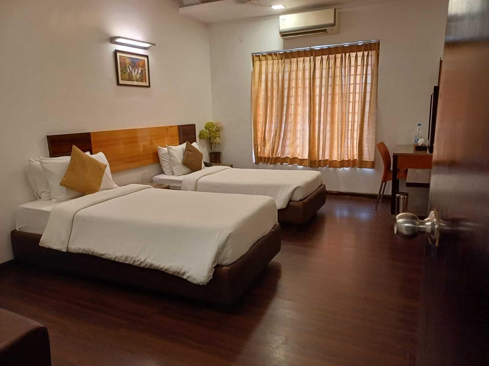 Deluxe Double Room, City View | Desk, laptop workspace, soundproofing, free WiFi