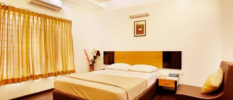 Escritorio y espacio para trabajar con laptop