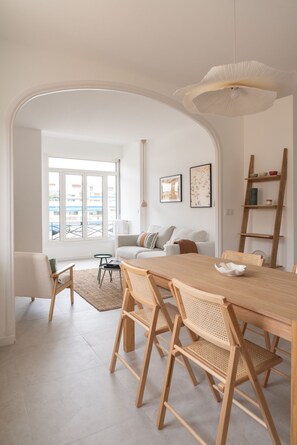 Departamento superior, baño en la habitación (75 m2) | Restaurantes | Se sirven desayunos, comidas, cenas y cocina francesa 