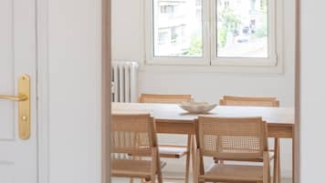Appartement Supérieur, salle de bains attenante (75 m2) | Restauration | Petit déjeuner, déjeuner, dßner et brunch servis sur place