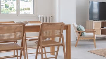 Petit déjeuner, déjeuner, dßner et brunch servis sur place