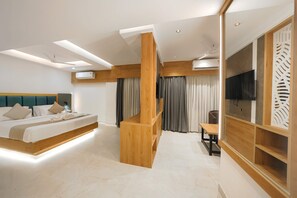 Habitación Royal doble | Sistema de insonorización, tabla de planchar con plancha, wifi gratis