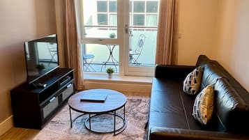 Family Apartment, 2 Bedrooms, Non Smoking, Kitchen | Living area