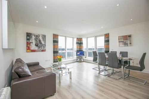 Family Apartment, 3 Bedrooms, Non Smoking, Kitchen | Living area | 42-inch LED TV with cable channels