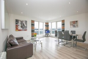 Family Apartment, 3 Bedrooms, Non Smoking, Kitchen | Living area - Parnell Corner Apartments (Dublin)
