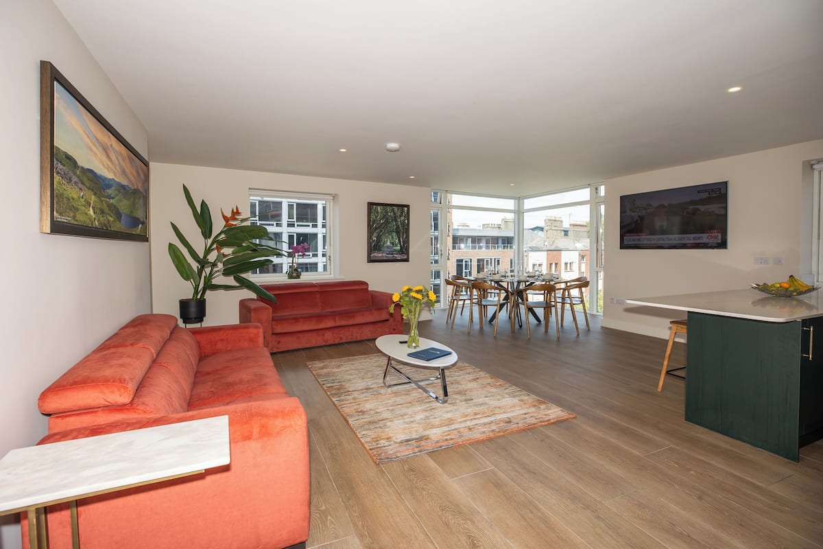 Deluxe Apartment, 3 Bedrooms, Non Smoking, Kitchen | Living area