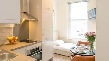 Apartment, 1 Bedroom, Non Smoking, Kitchen | Living area