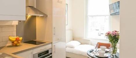 Apartemen, 1 kamar tidur, Bebas Asap Rokok, dapur | Area keluarga | TV layar datar