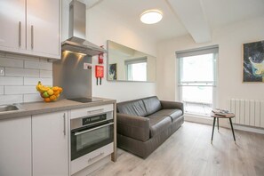 Triple Room, Non Smoking, Kitchen | Living area | Flat-screen TV - St Stephen's Green District-1 (Dublin)