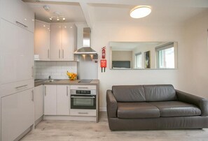 Triple Room, Non Smoking, Kitchen | Living area | Flat-screen TV