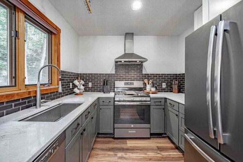 Cozy Villager Chalet | Mountain Views | Firepit