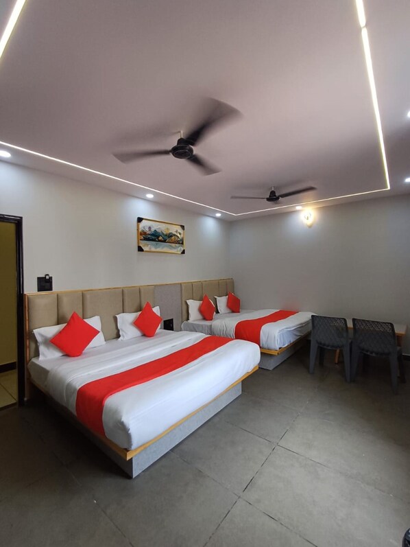 Deluxe Quadruple Room, City View