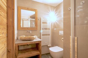 Hårføner, håndklær, såpe og sjampo