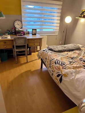 4 bedrooms, desk, iron/ironing board, free WiFi - House 4 bedrooms 3 bathrooms swimming pool and tennis 5 min from Lyon (Saint-Cyr-au-Mont-d'Or)