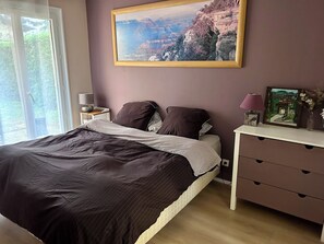 4 Schlafzimmer, Schreibtisch, Bügeleisen/Bügelbrett, kostenloses WLAN