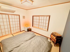 Free WiFi, bed sheets - Guset House Seidou (Fujiyoshida)