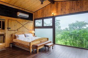 Kamar Double Mewah, balkon, pemandangan lembah | Tirai kedap cahaya dan kedap suara