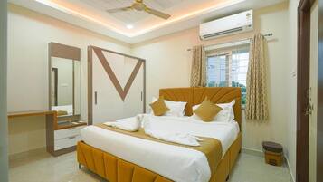Deluxe Apartment, 2 Bedrooms | Premium bedding, soundproofing, free WiFi, bed sheets