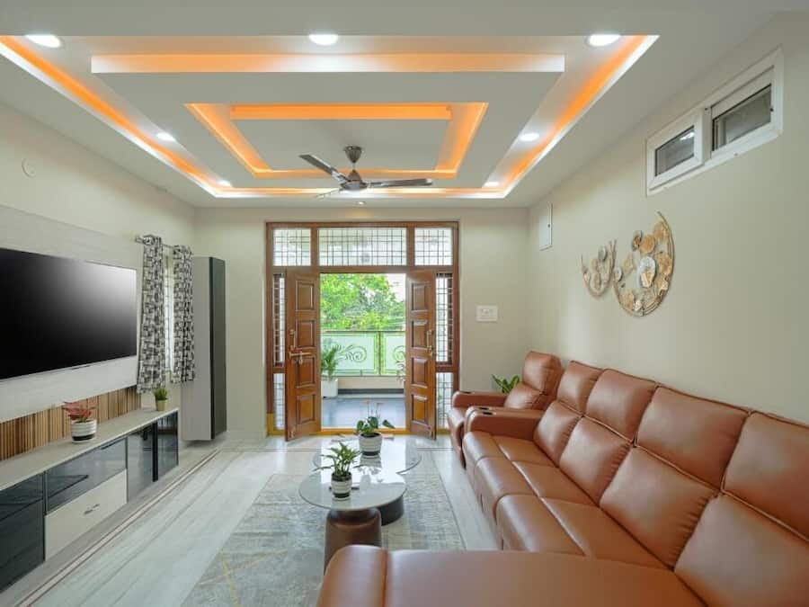 Premium appartement, 3 slaapkamers | Woonruimte | Een 40-inch ledtelevisie met digitale zenders