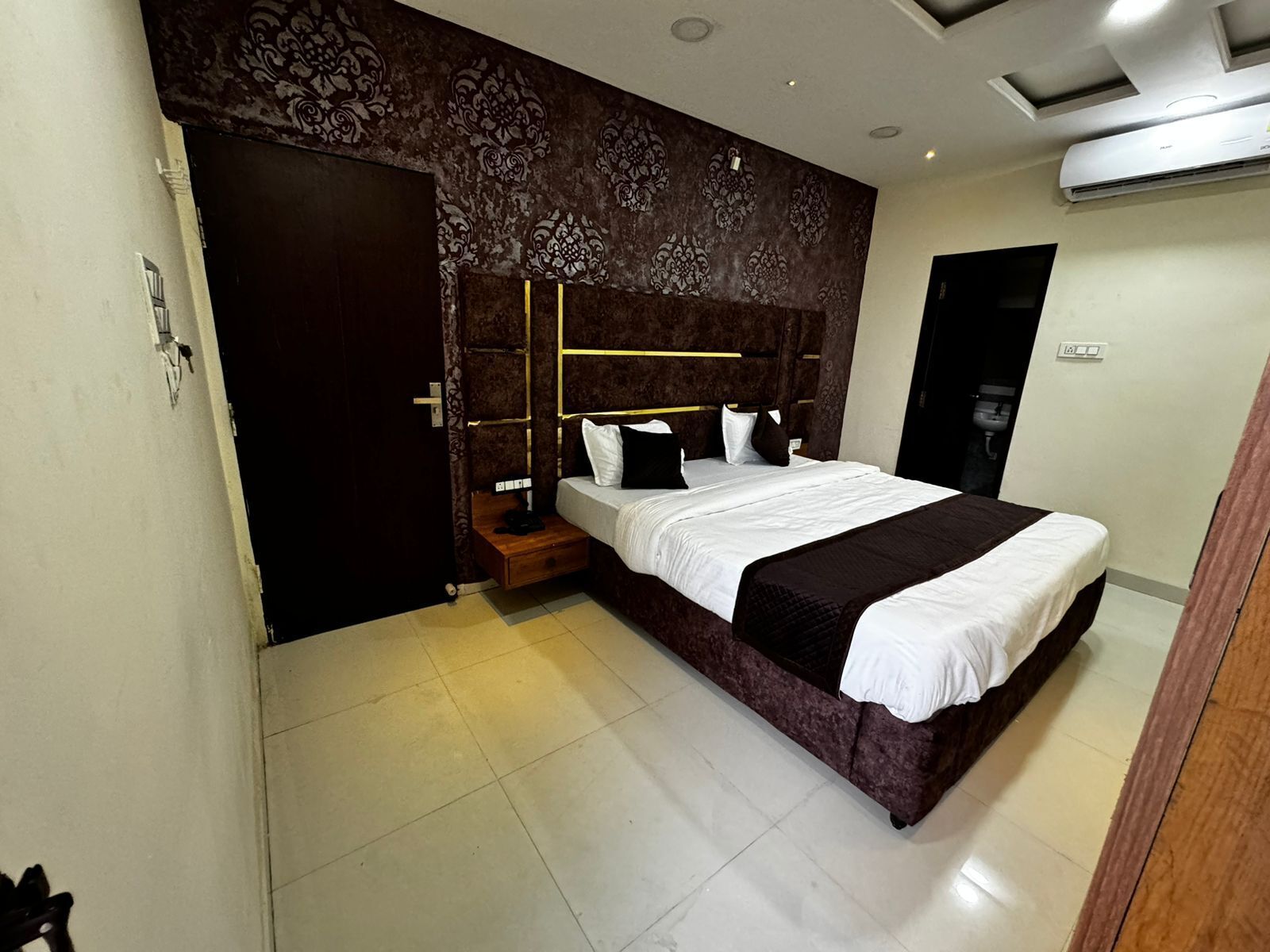 Deluxe Room | Free WiFi