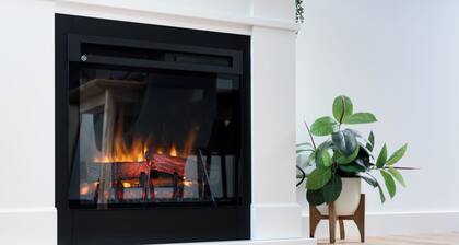 Cosy Riverside Escape with River Views