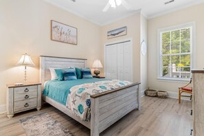 3 bedrooms, Internet, bed sheets - Peaceful Getaway-Resort Access; Golf Cart Included (Pawleys Island)