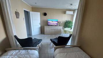 1 slaapkamer, een strijkplank/strijkijzer, gratis wifi, beddengoed