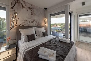 4 bedrooms, iron/ironing board, WiFi