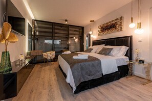 4 bedrooms, iron/ironing board, travel crib, free WiFi