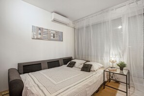 1 bedroom, iron/ironing board, WiFi, bed sheets - Studio for 4 people, fully equipped, luxury residence, summer swimming pool, all on foot (Antibes)